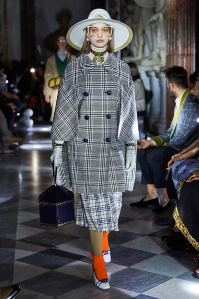 Look 11